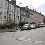 Holland Park Grove